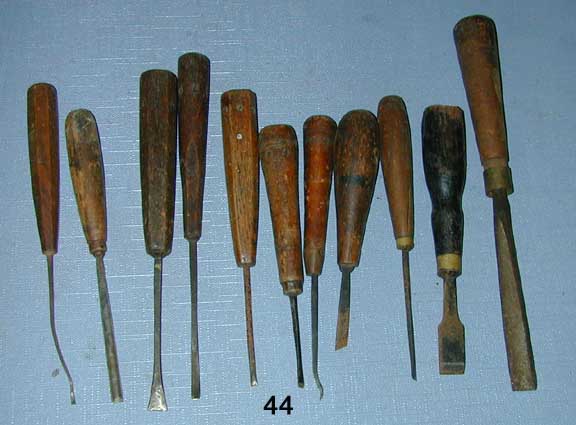 044. Eleven different carving tools, gouges, parting tool etc. ( Photo )